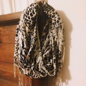 😍 Super Soft Cheetah Print Shawl/Scarf